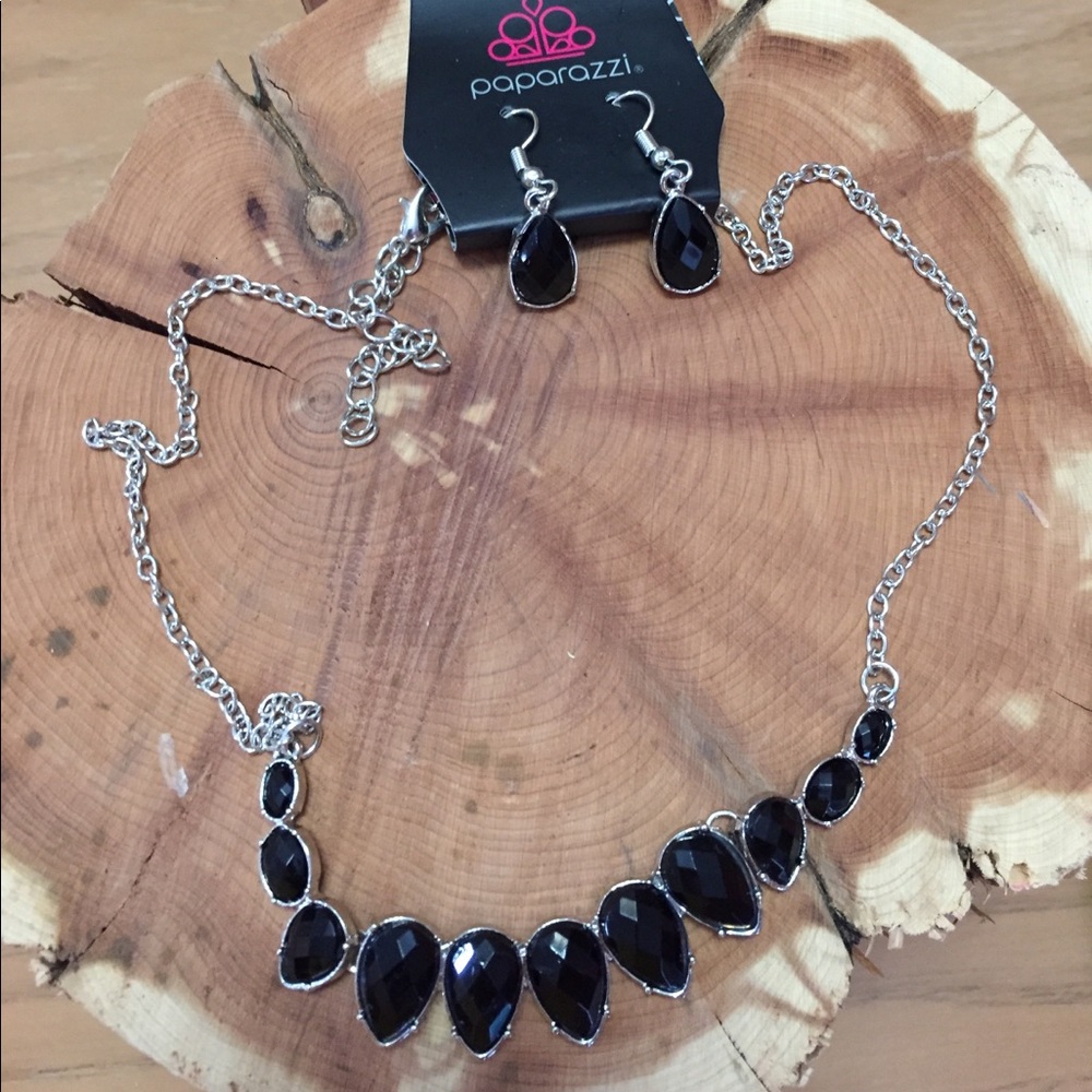 Paparazzi BOGO necklace and earrings